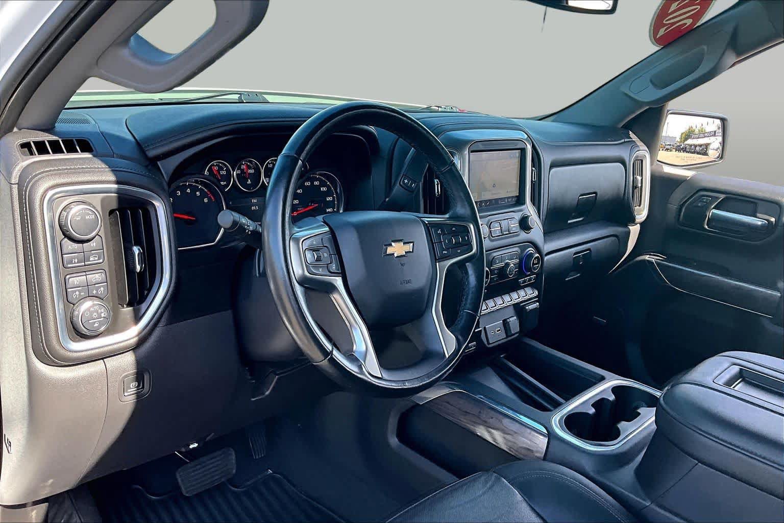 Used 2021 Chevrolet Silverado 1500 LTZ w/ LTZ Convenience Package II AWD/4WD image 17