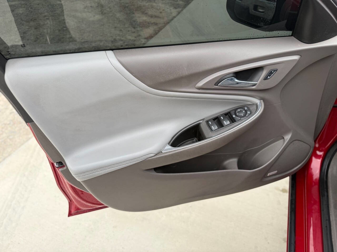 Used 2016 Chevrolet Malibu LT w/ Leather Package FWD image 7
