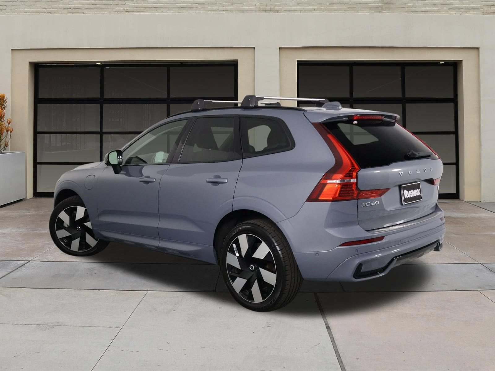 Certified 2024 Volvo XC60 T8 Plus w/ Climate Package AWD/4WD image 2