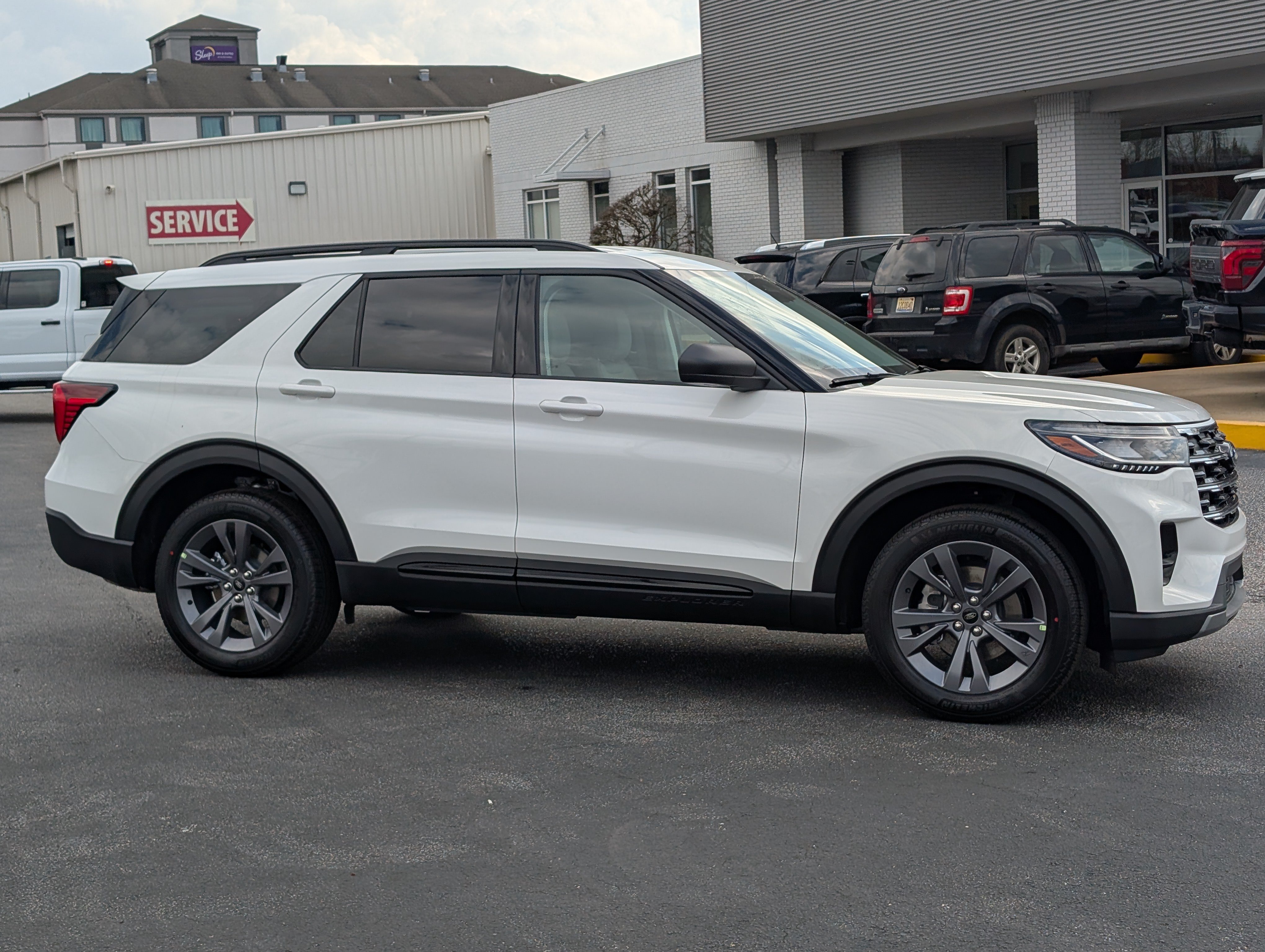 New 2026 Ford Explorer Active w/ Active Comfort Package AWD/4WD image 8