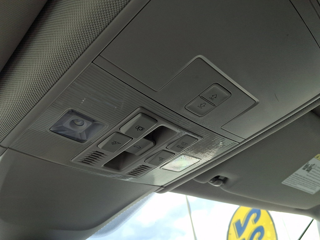 Used 2022 Volkswagen Tiguan SE w/ Panoramic Sunroof Package image 32