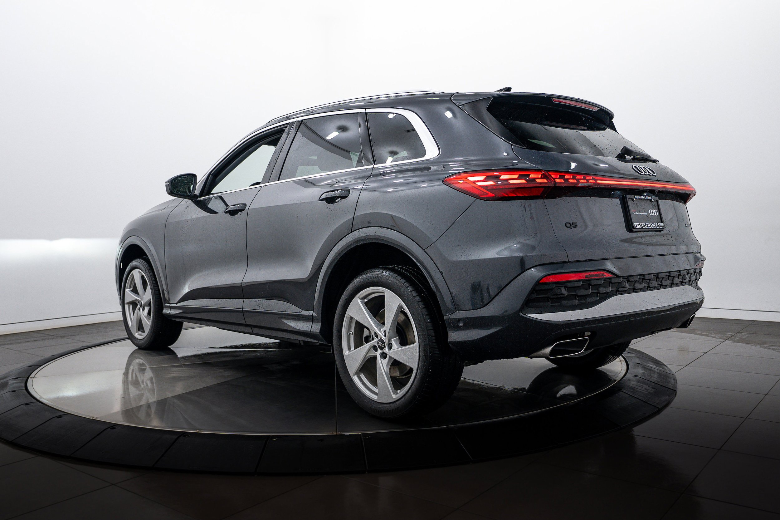 Certified 2025 Audi Q5 Premium Plus w/ Premium Plus AWD/4WD image 5