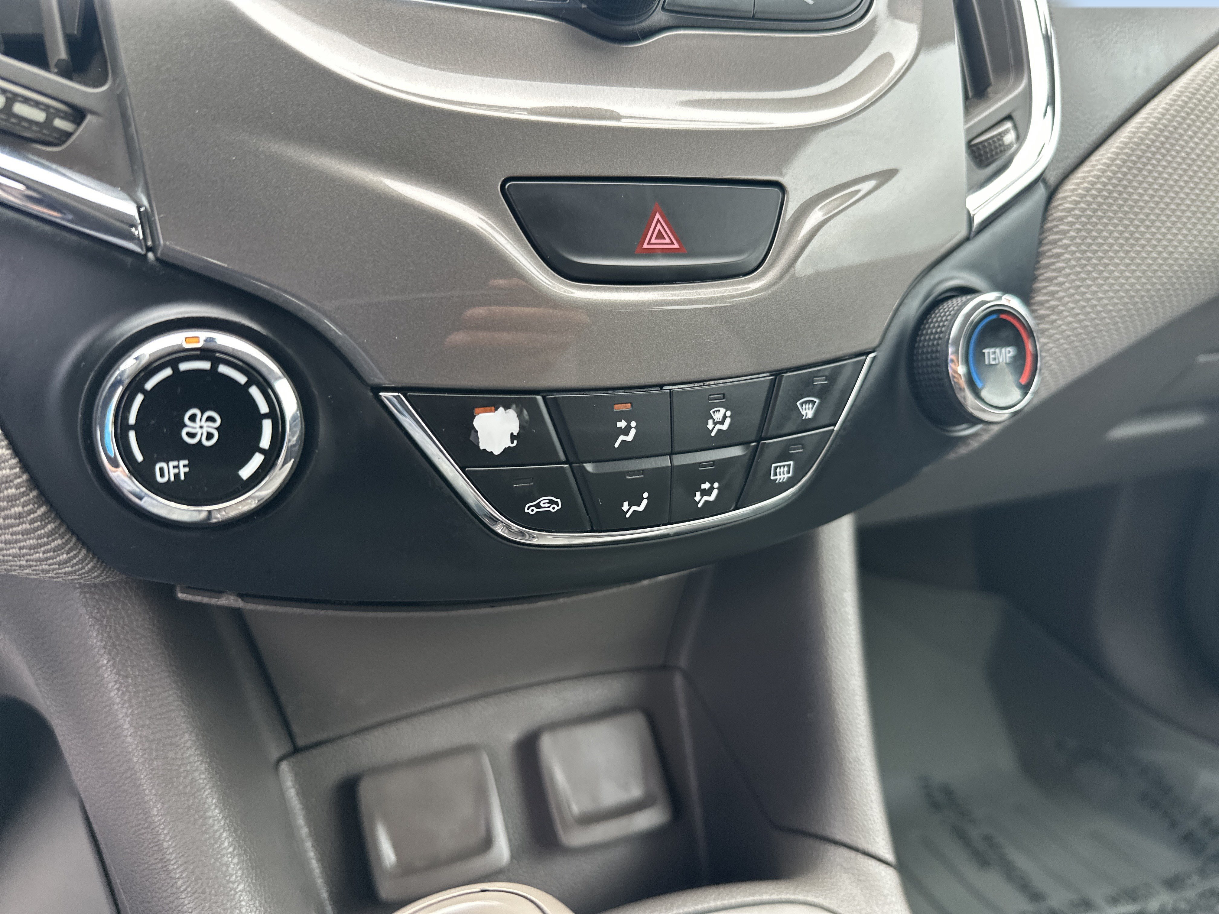 Certified 2018 Chevrolet Cruze LT FWD image 16