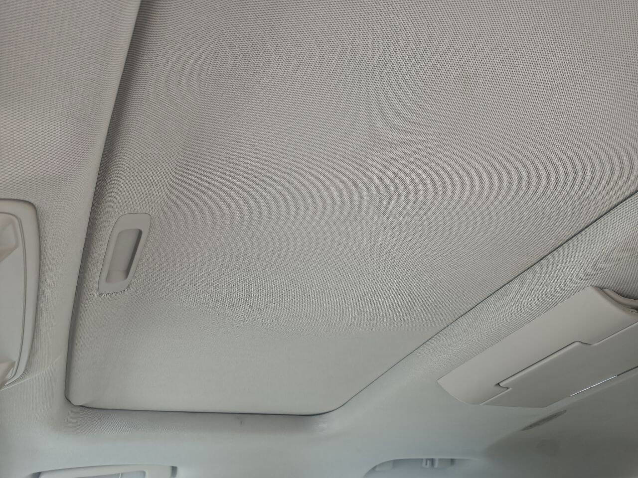 Used 2015 Cadillac Escalade Premium image 16