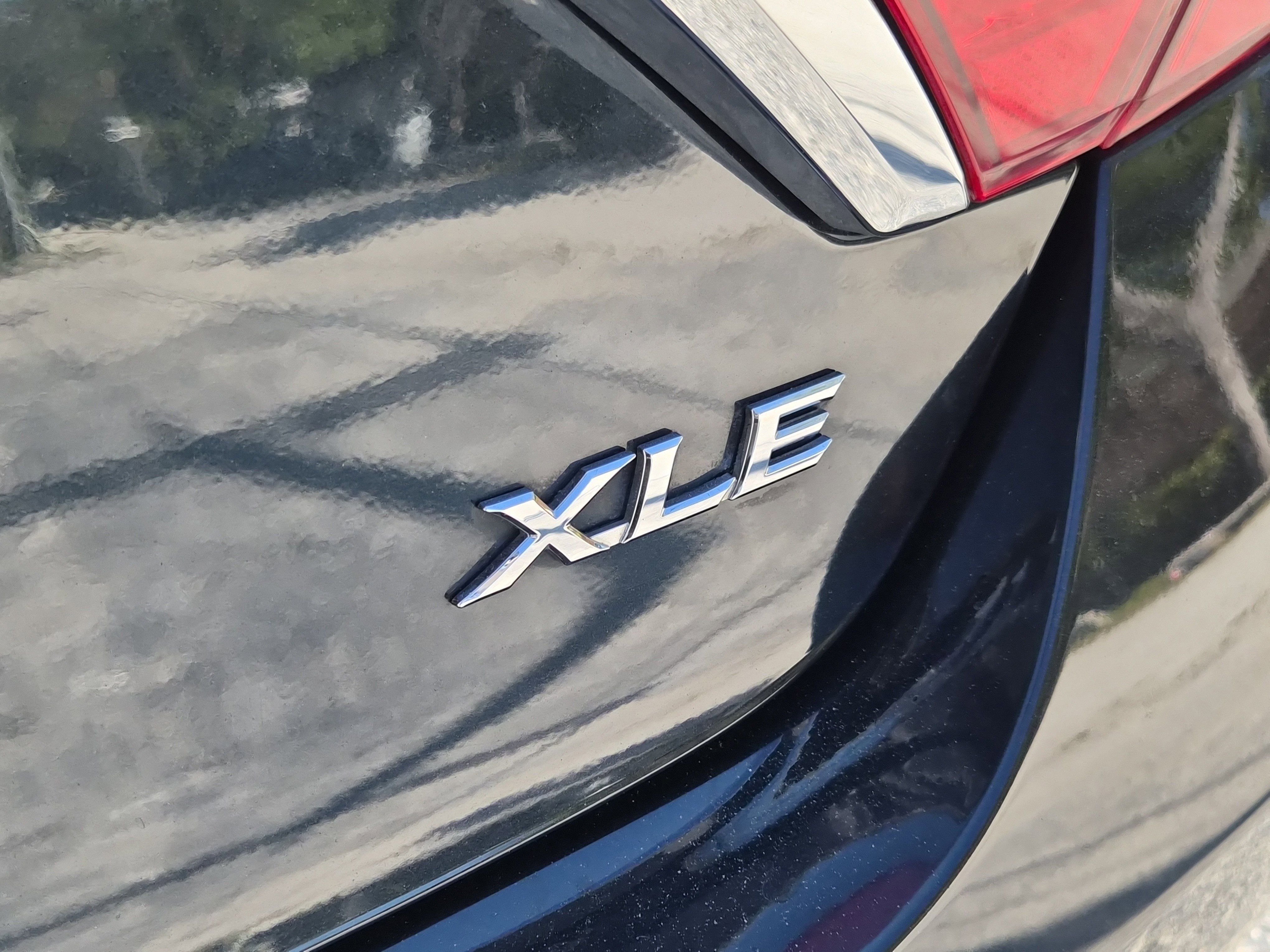 Used 2016 Toyota Camry XLE w/ Moonroof Package image 8