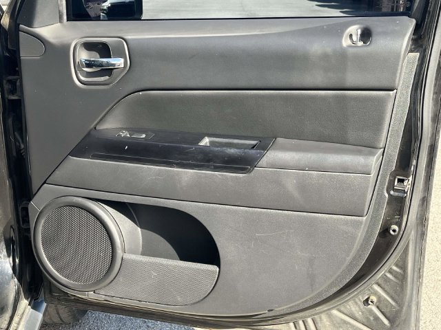 Used 2016 Jeep Patriot High Altitude FWD image 27