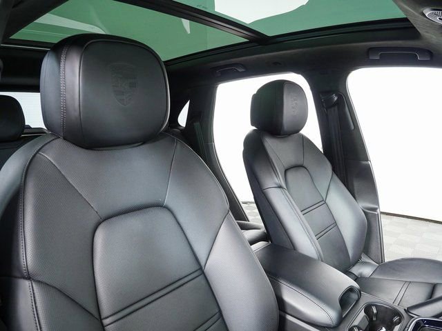Certified 2025 Porsche Cayenne GTS image 25