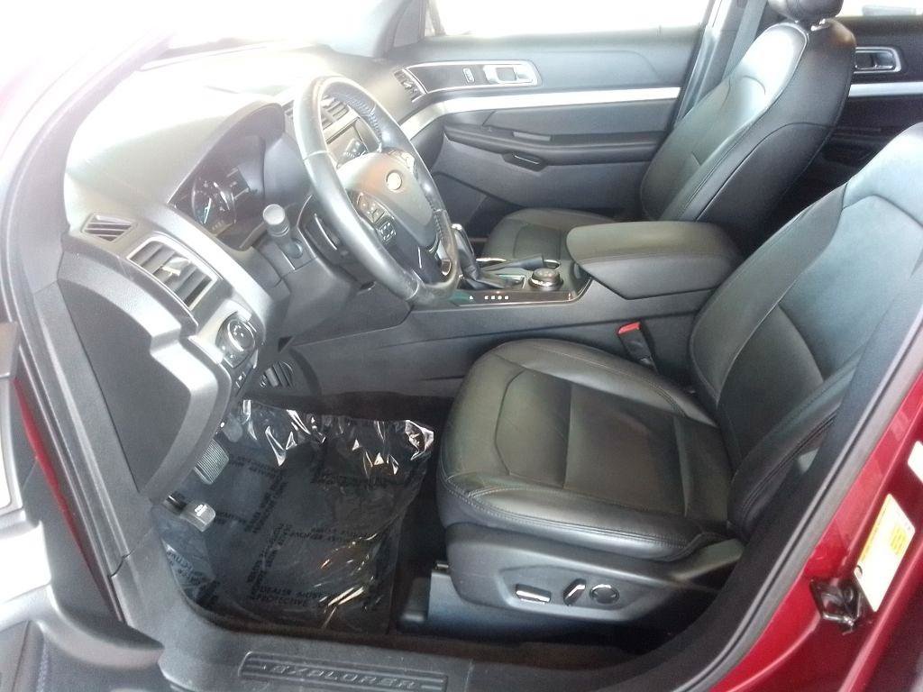 Used 2016 Ford Explorer XLT w/ Equipment Group 202A AWD/4WD image 14