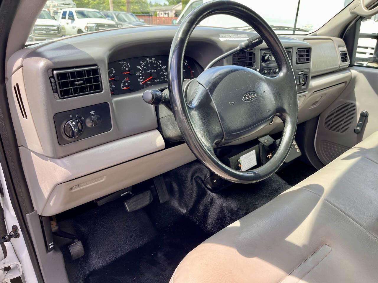 Used 1999 Ford F550 2WD Regular Cab Super Duty image 24