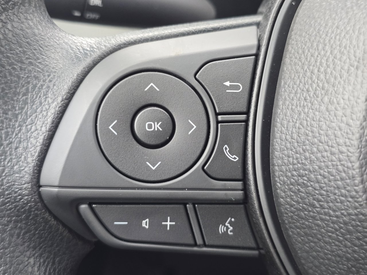 New 2026 Toyota Corolla Cross L image 31