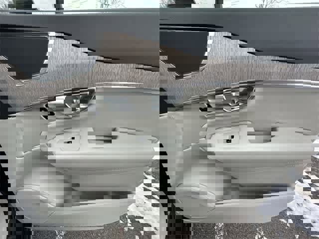 Used 2024 Volvo XC90 B6 Plus w/ Protection Package Premier image 25