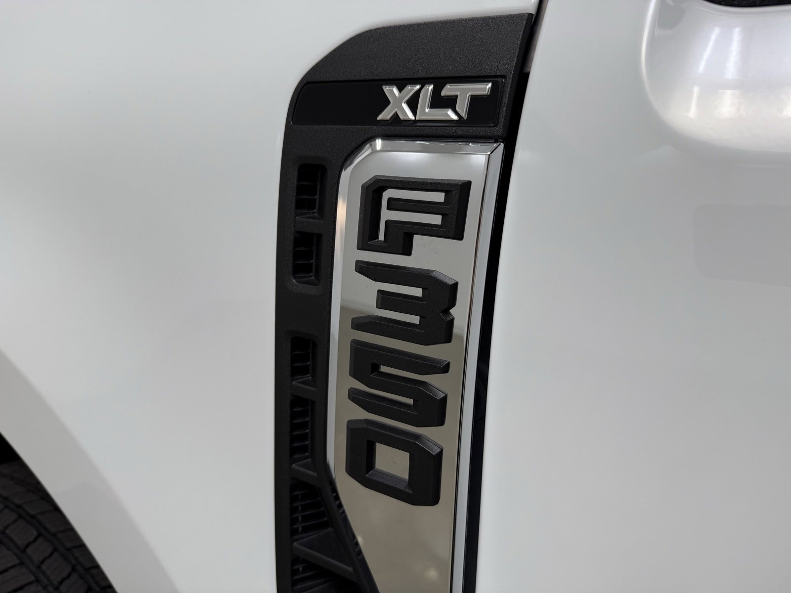 New 2025 Ford F350 XLT w/ XLT Value Package image 8