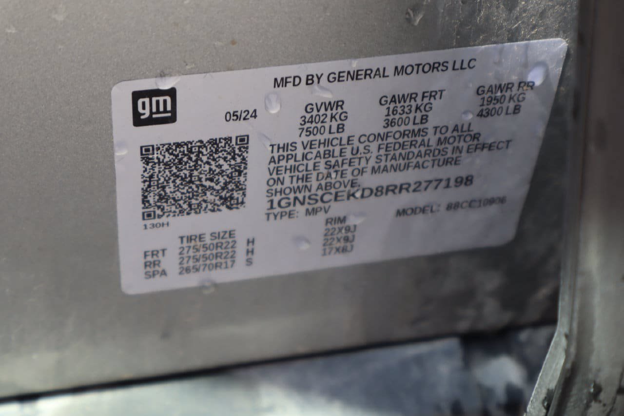 Used 2024 Chevrolet Suburban RST RWD image 29