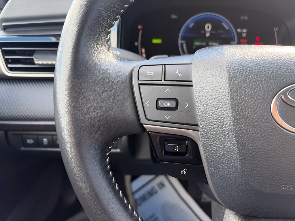 Used 2025 Toyota Camry SE FWD image 24