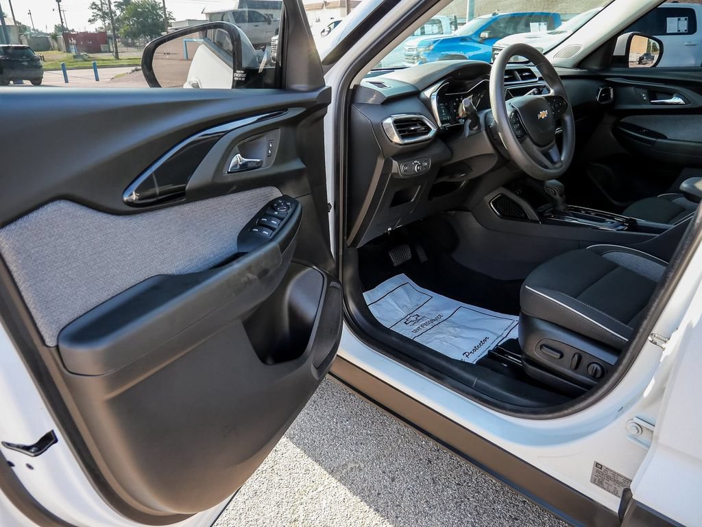 Used 2022 Chevrolet TrailBlazer LT w/ Convenience Package FWD image 49