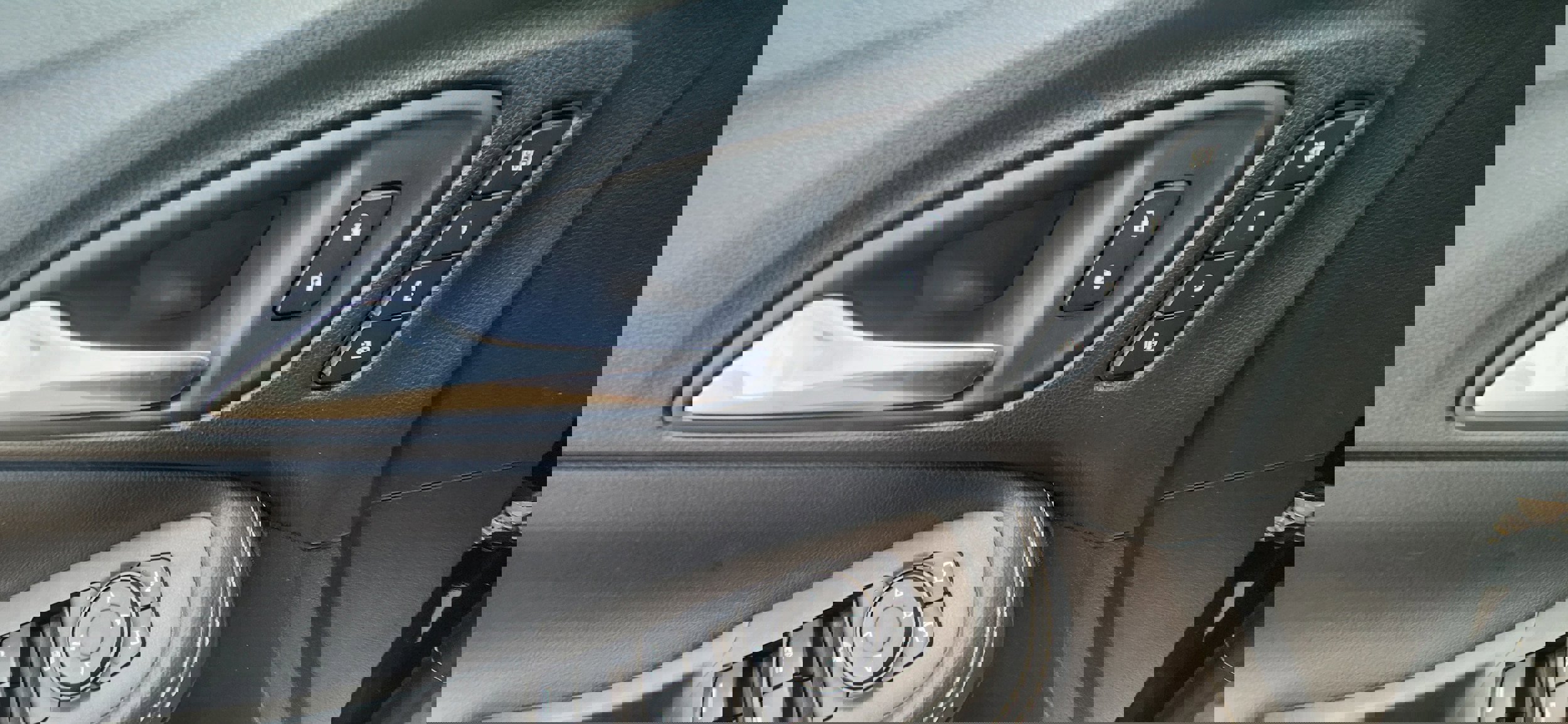 Used 2020 Buick Encore GX Essence w/ Experience Buick Package image 12