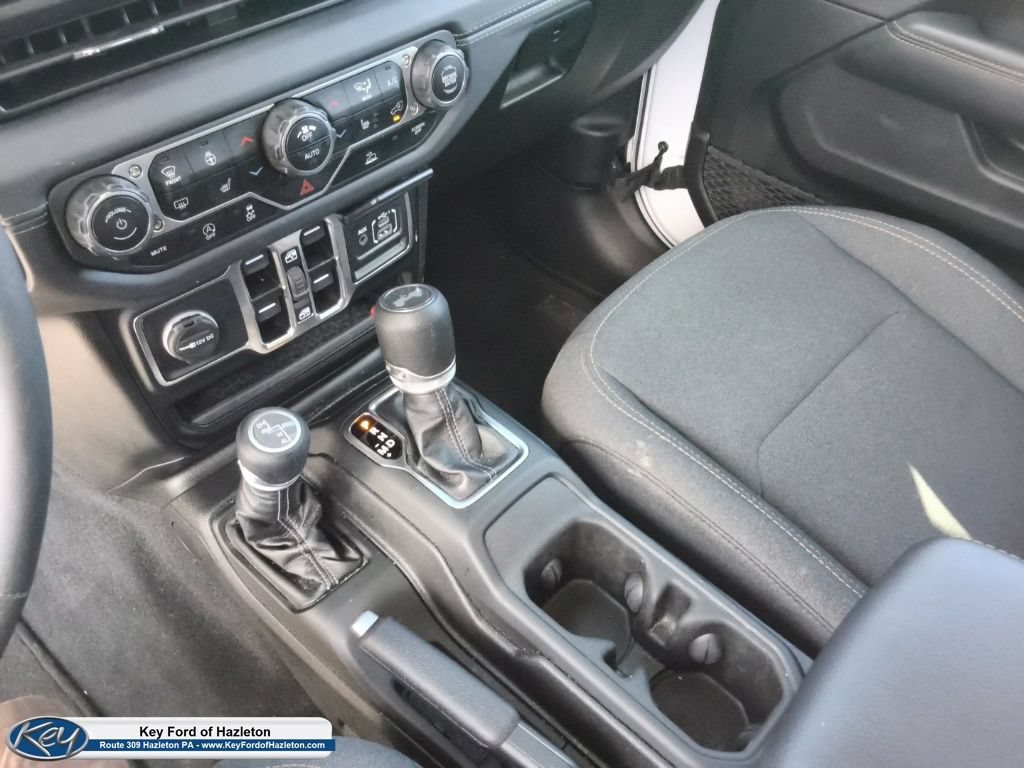 Used 2025 Jeep Wrangler Unlimited Sahara AWD/4WD image 29