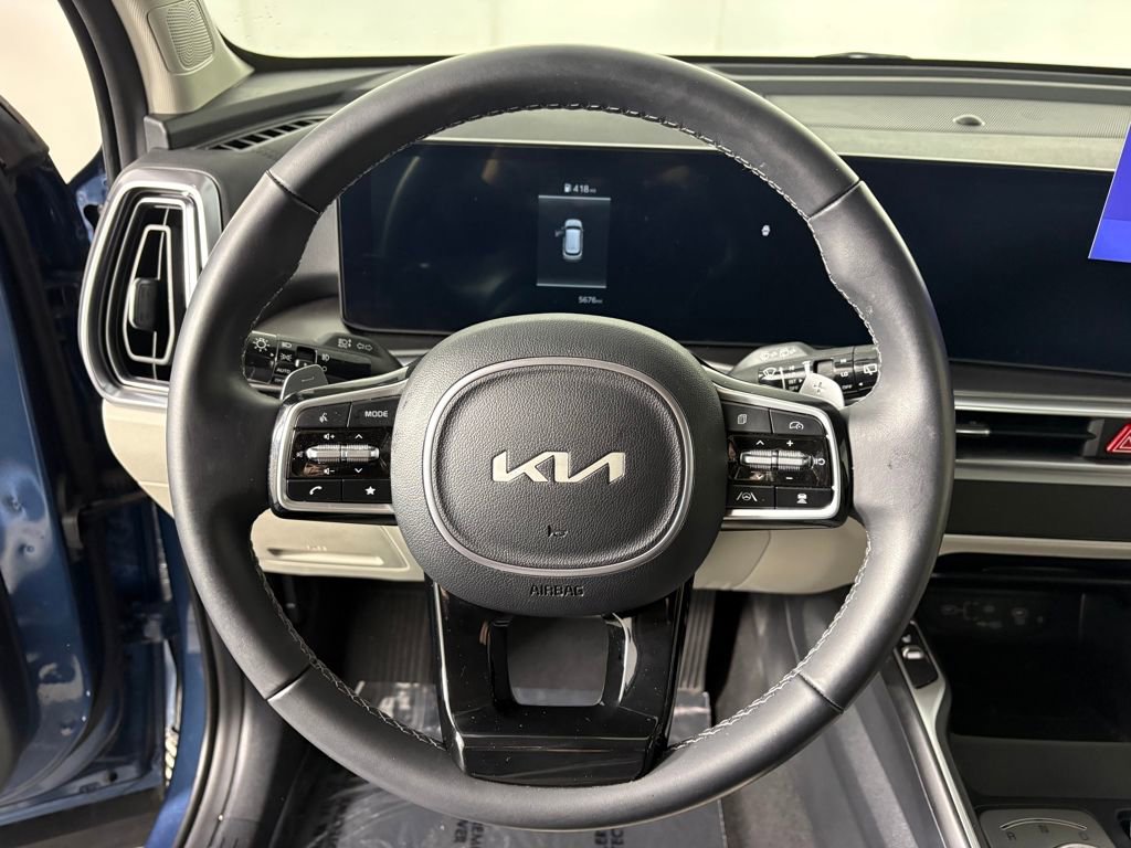 Used 2025 Kia Sorento EX image 17