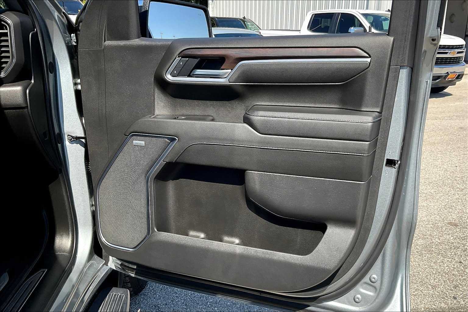 Used 2025 GMC Sierra 1500 SLT AWD/4WD image 23