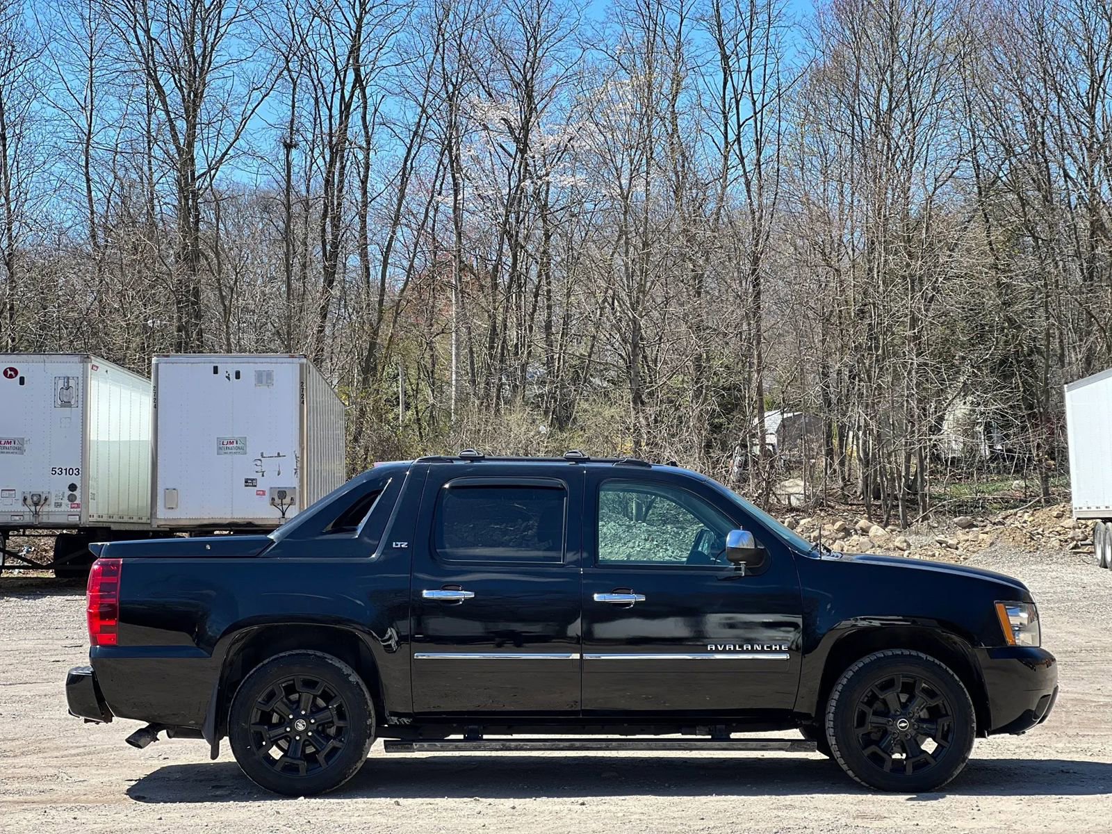 Used 2012 Chevrolet Avalanche LTZ image 7