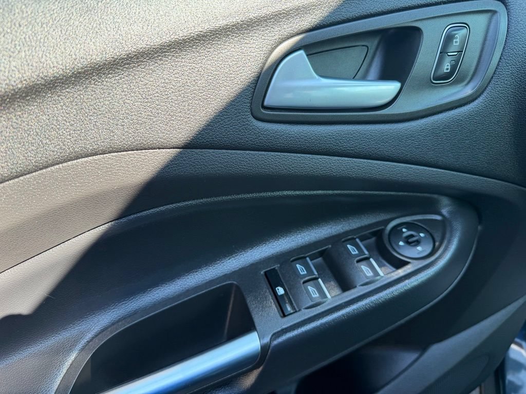 Used 2019 Ford Escape SEL w/ Ford Safe & Smart Package AWD/4WD image 11