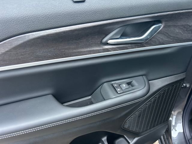 New 2025 Jeep Grand Cherokee Limited w/ Luxury Tech Group II image 38