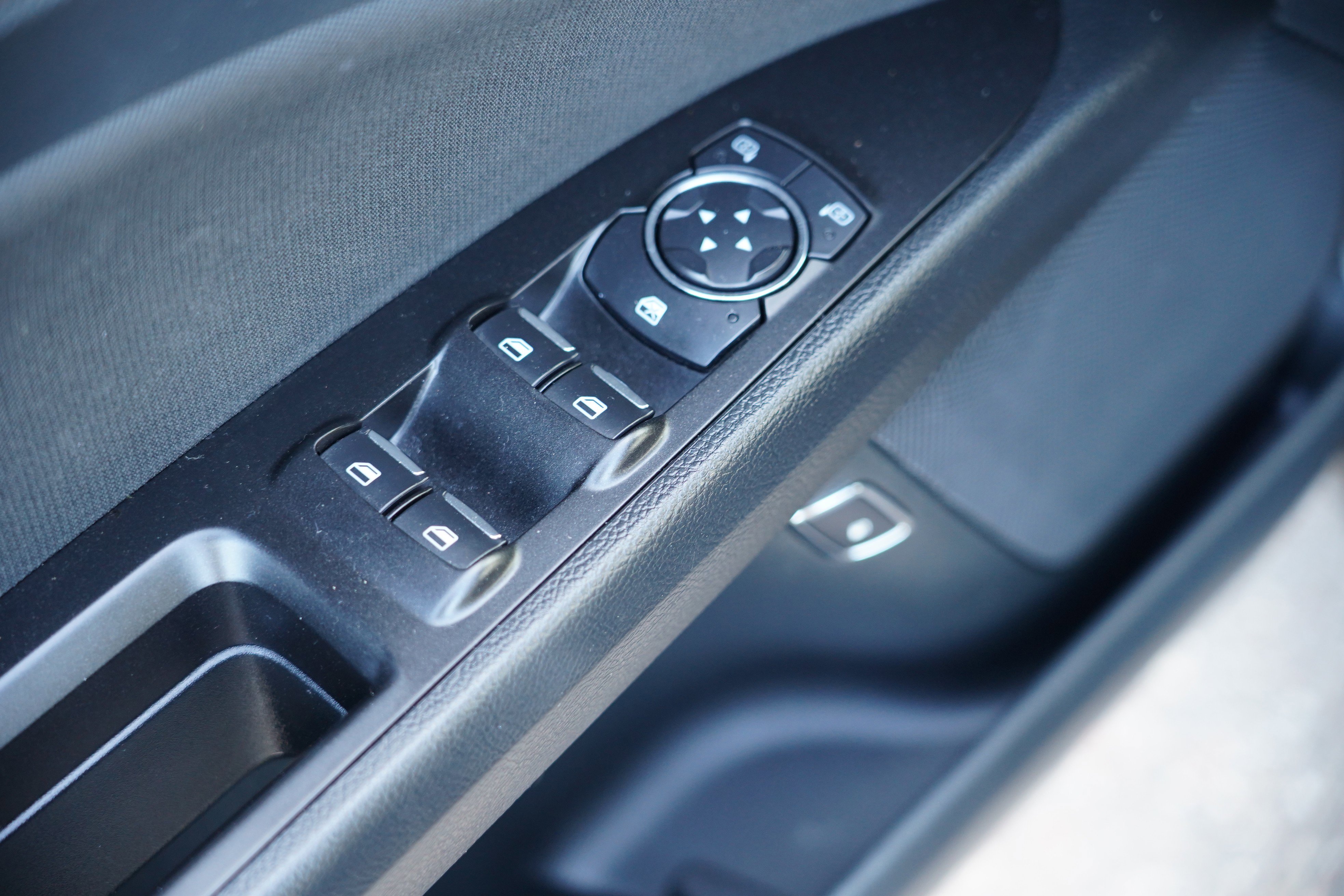 Used 2017 Ford Fusion SE image 16