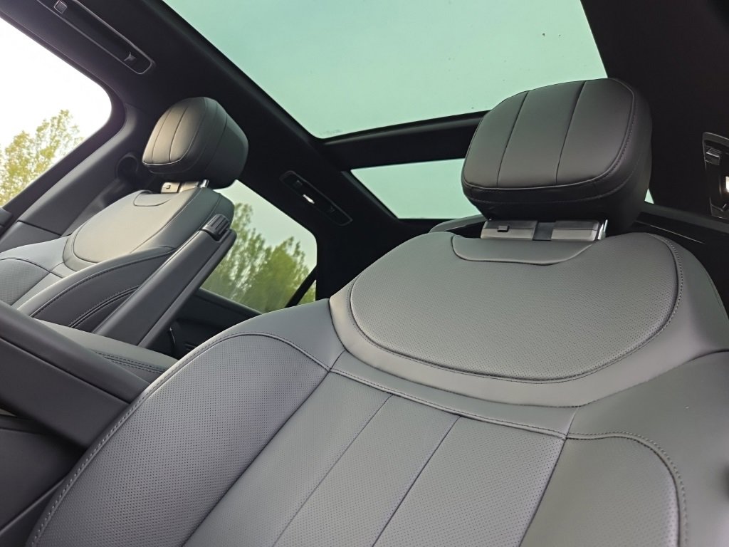 New 2025 Land Rover Range Rover Sport SE image 14
