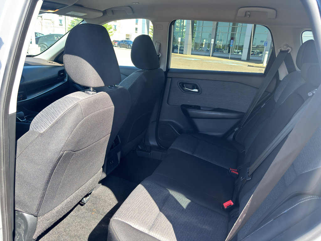 Used 2023 Nissan Rogue SV image 10