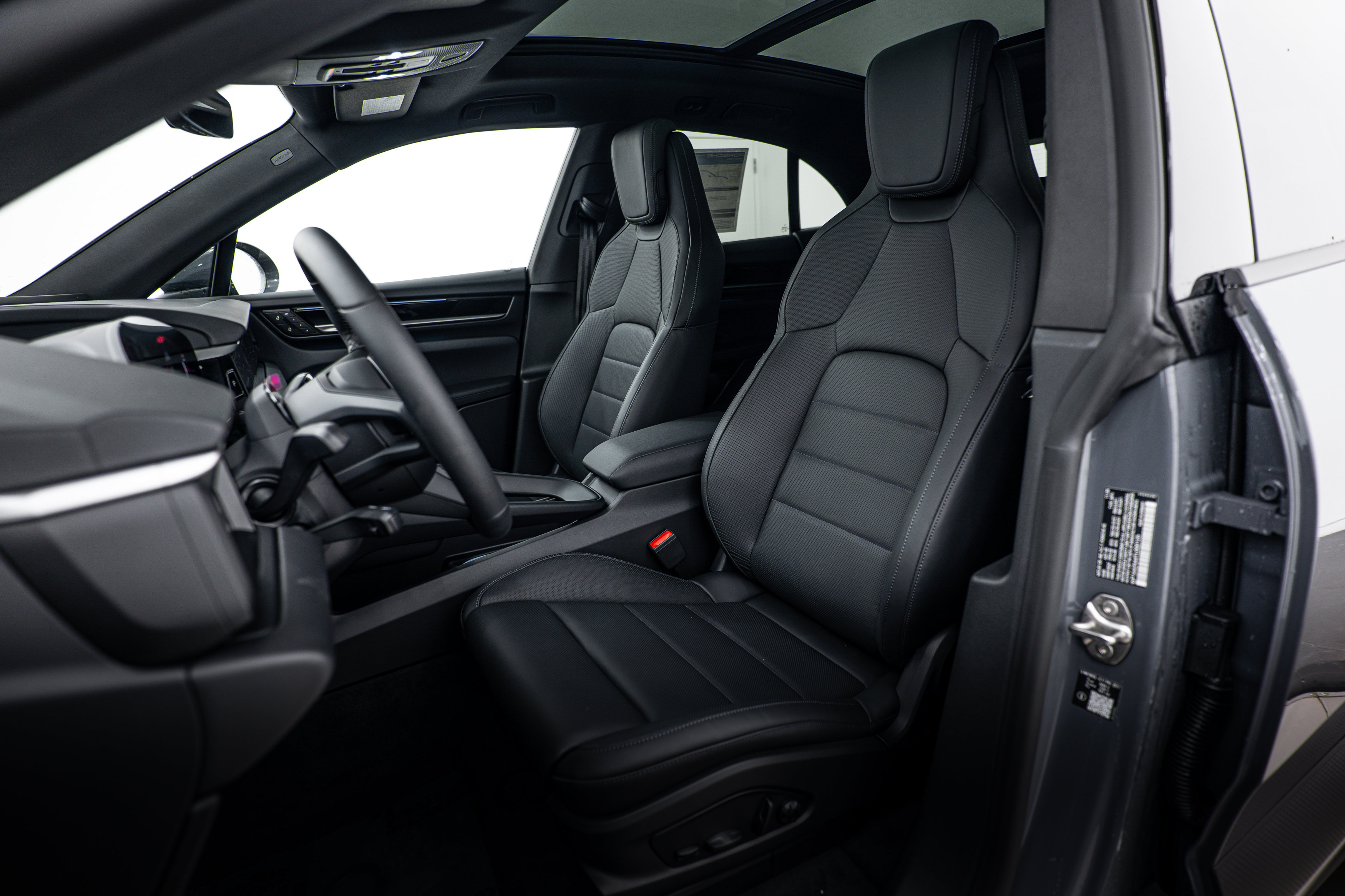New 2026 Porsche Macan 4 Electric AWD/4WD image 5