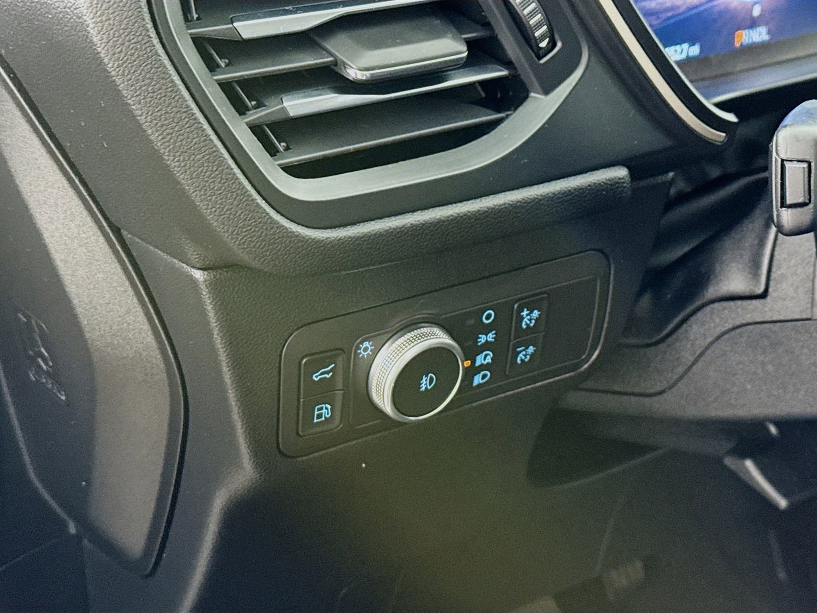 Used 2022 Ford Escape SEL w/ Technology Package image 7