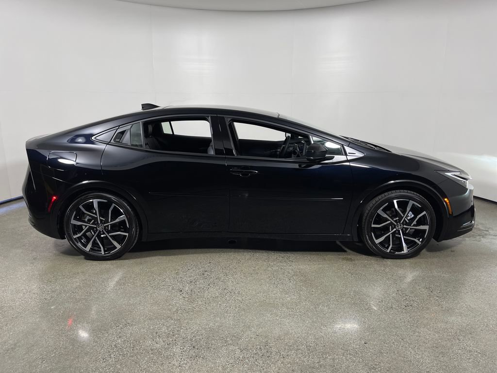 New 2026 Toyota Prius Plug-In Hybrid FWD image 2