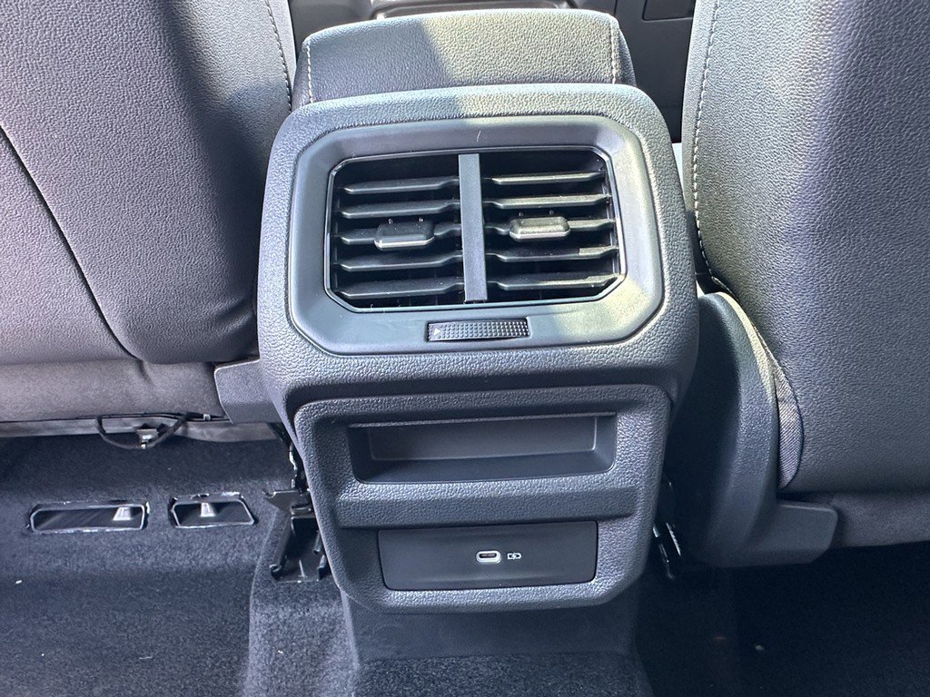 New 2025 Volkswagen Taos SEL image 8