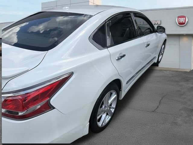 Used 2015 Nissan Altima 2.5 SL w/ Technology Package FWD image 4