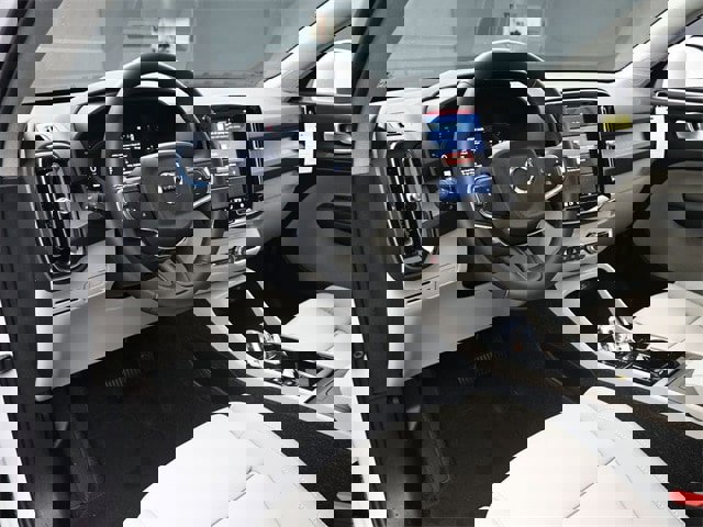 New 2025 Volvo XC40 B5 Plus w/ Protection Package Premier image 17