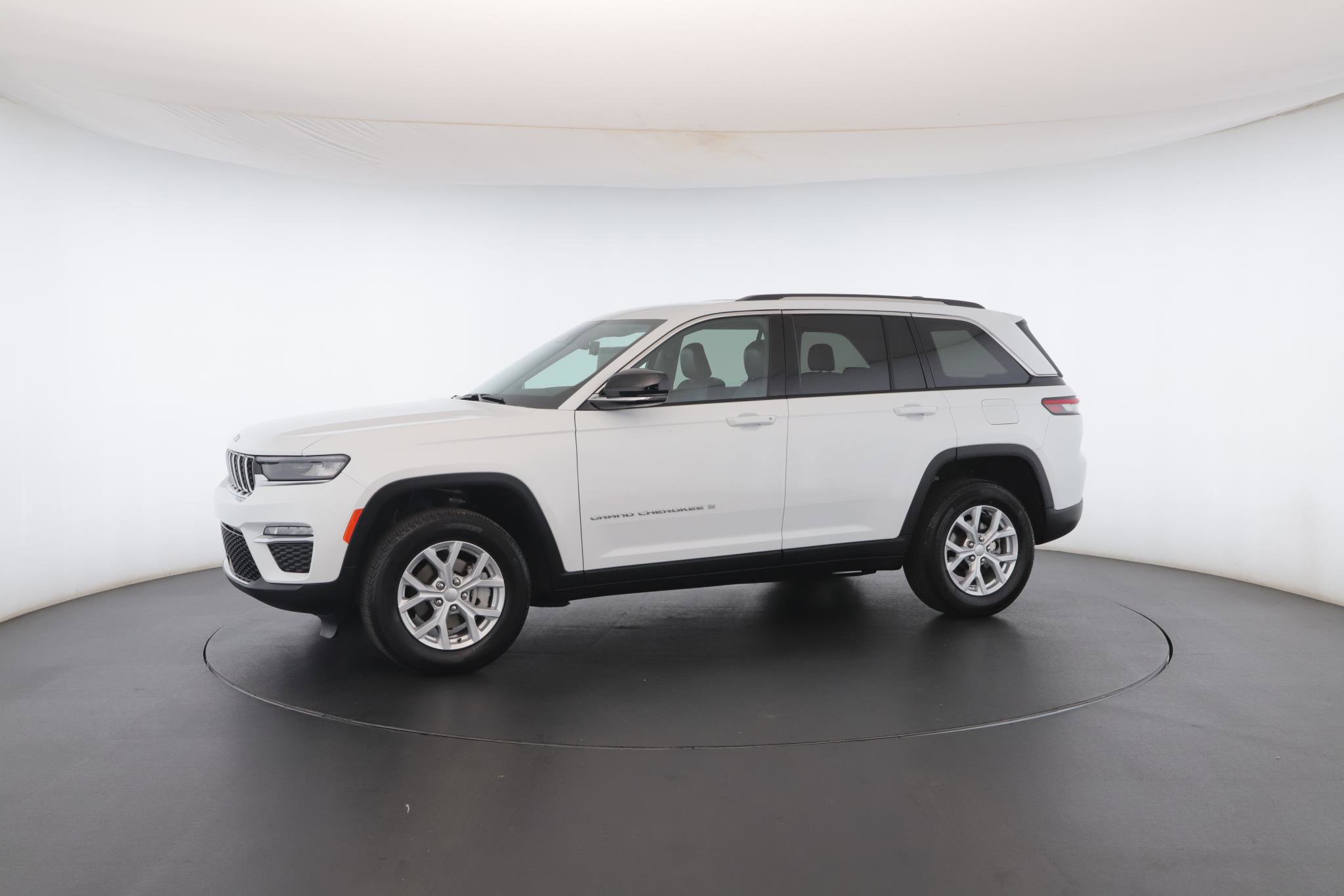 Used 2023 Jeep Grand Cherokee Limited image 39
