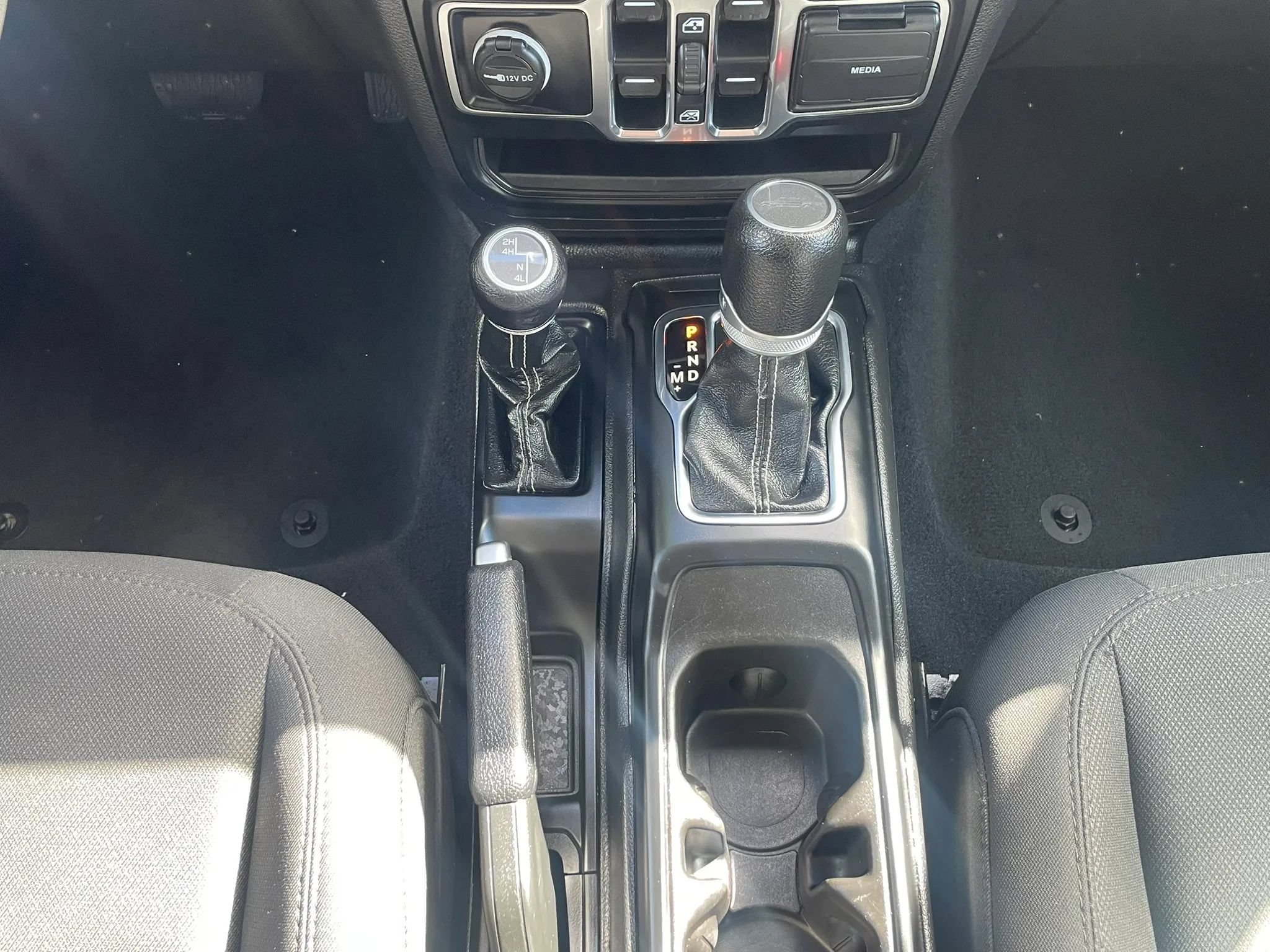 Used 2023 Jeep Gladiator Overland AWD/4WD image 14