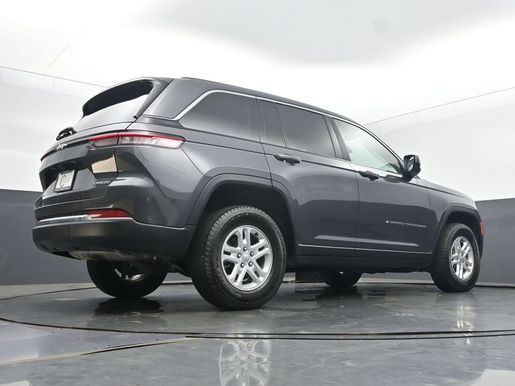 Used 2022 Jeep Grand Cherokee Laredo w/ Luxury Tech Group I AWD/4WD image 48