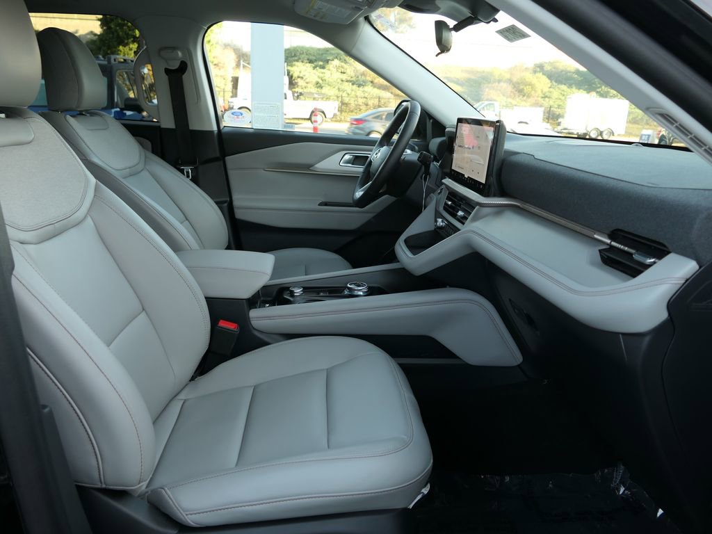Used 2026 Ford Explorer Active w/ Active Comfort Package image 29