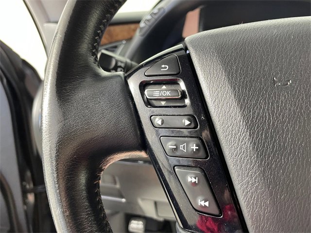 Used 2021 Nissan Armada SL w/ Captain's Chairs Package image 12