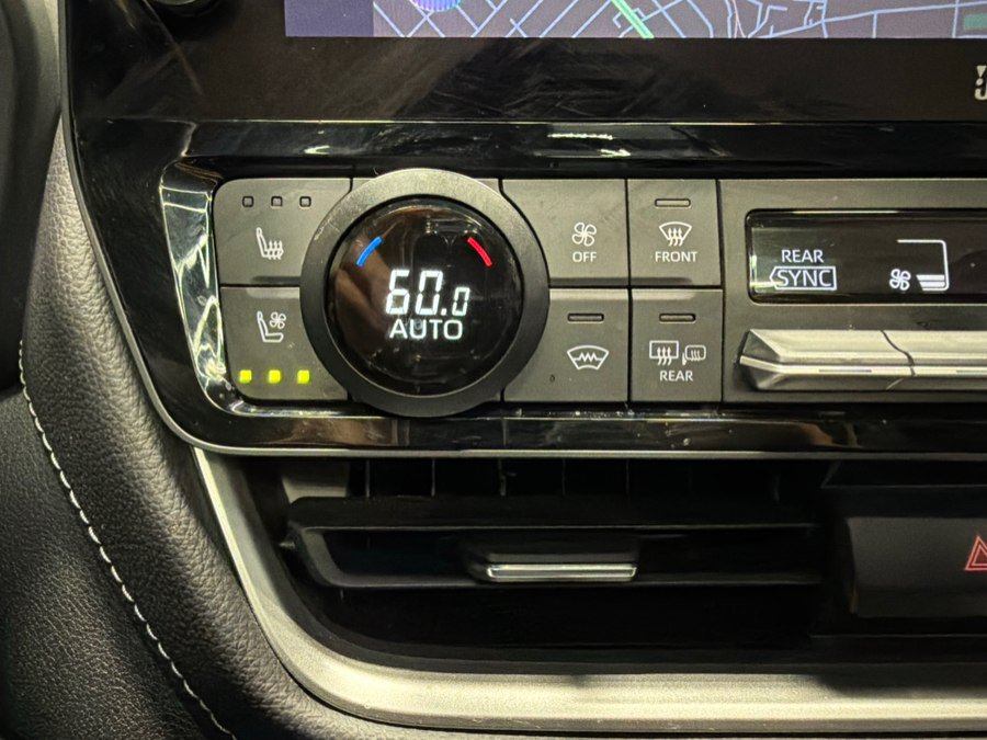 Used 2024 Toyota Grand Highlander AWD image 25