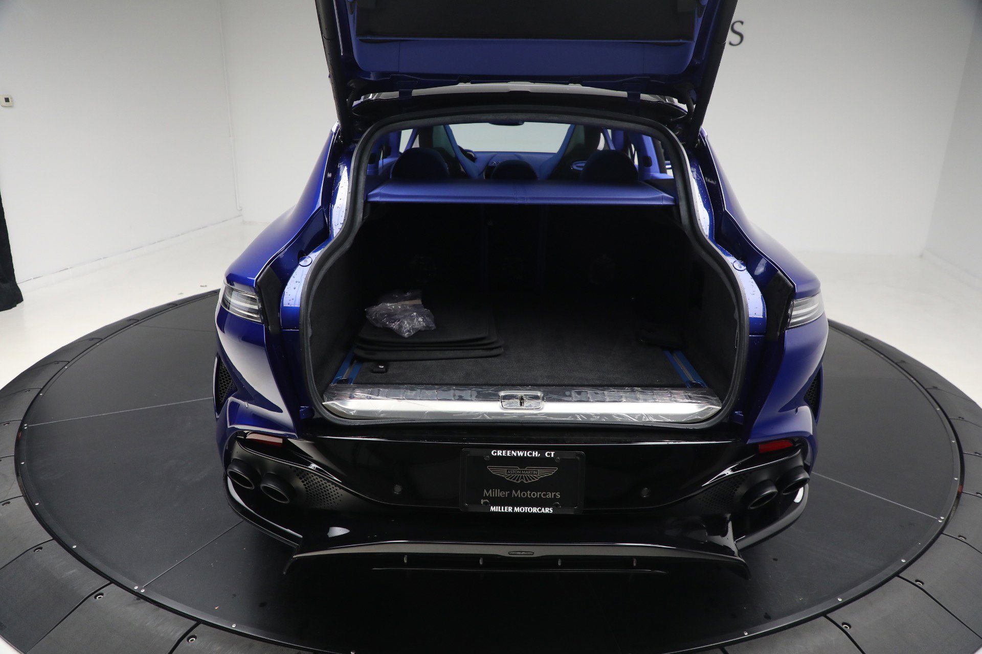 Used 2024 Aston Martin DBX 707 image 42