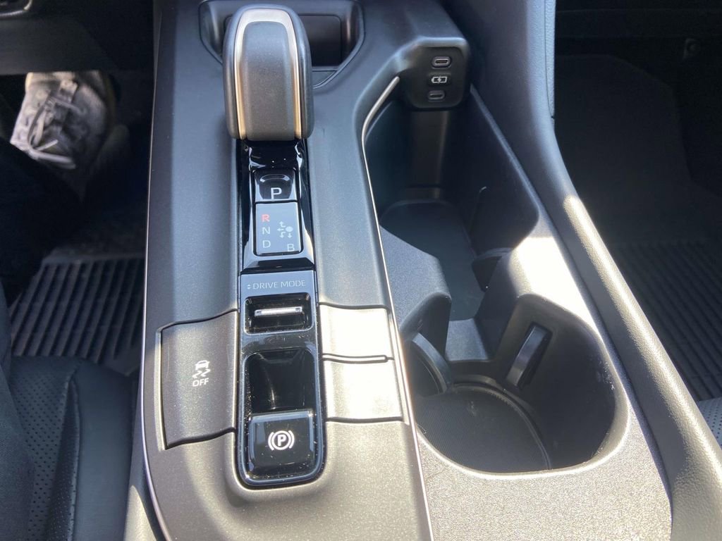 Used 2023 Toyota Crown Limited image 27