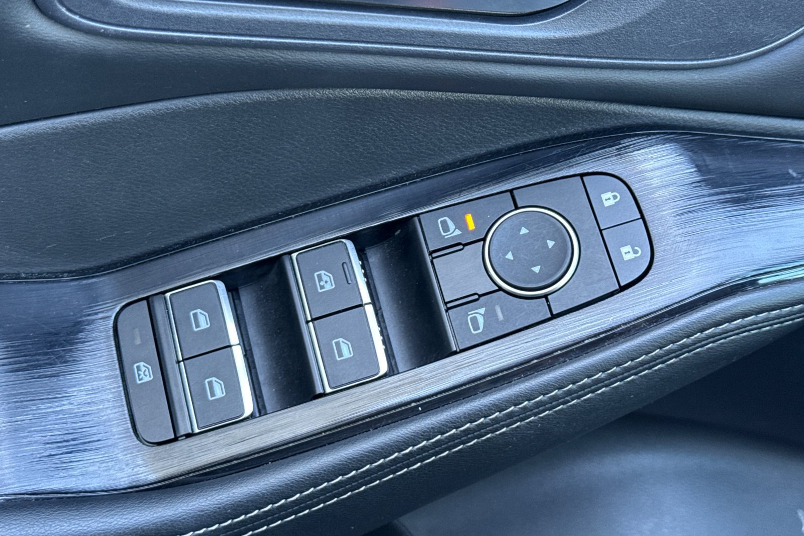 Used 2024 Nissan Rogue SL AWD/4WD image 13