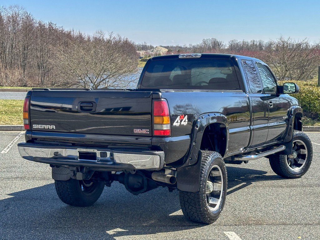 Used 2005 GMC Sierra 3500 SLT image 12
