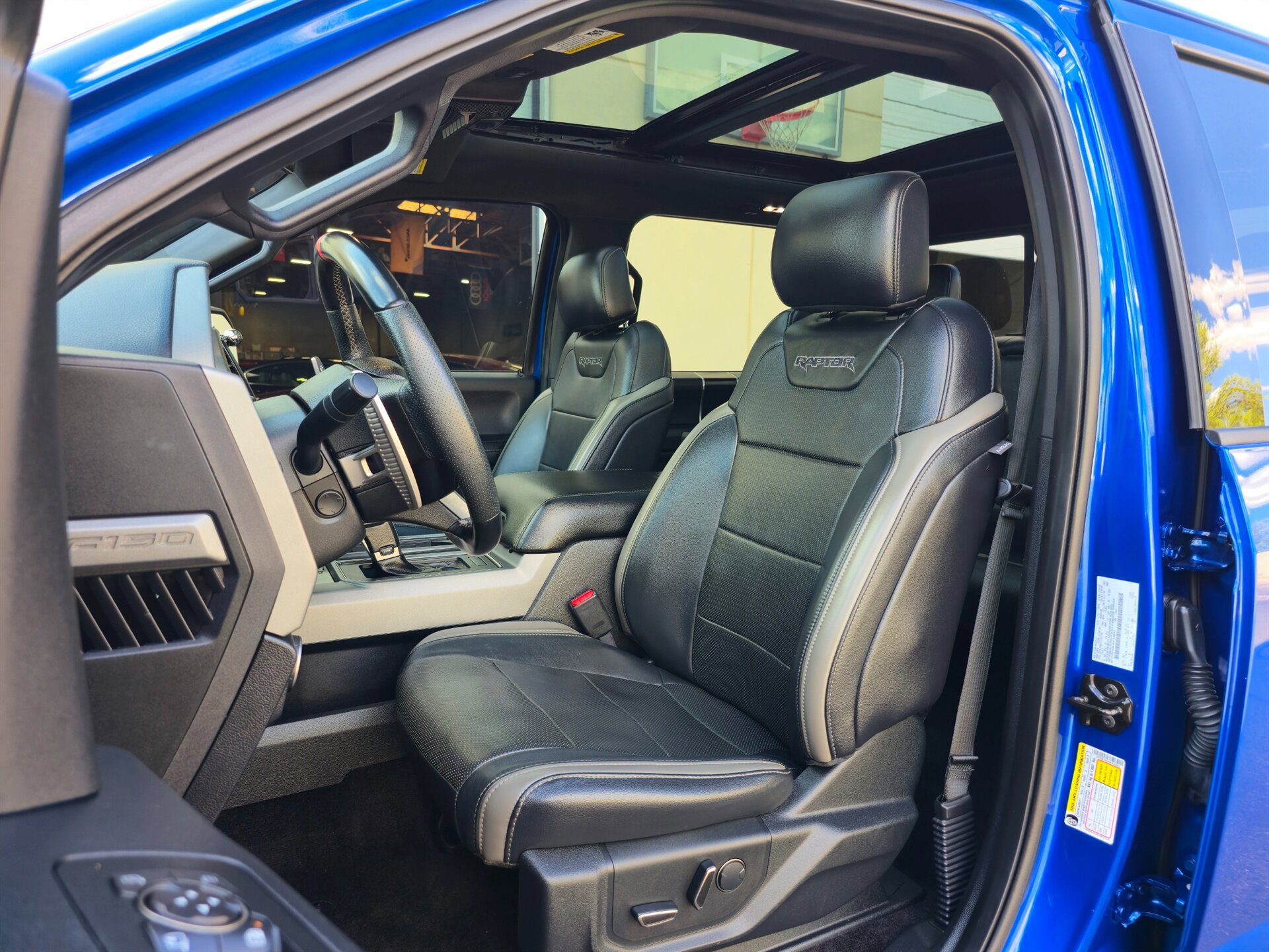 Used 2017 Ford F150 Raptor w/ Equipment Group 802A Luxury AWD/4WD image 16
