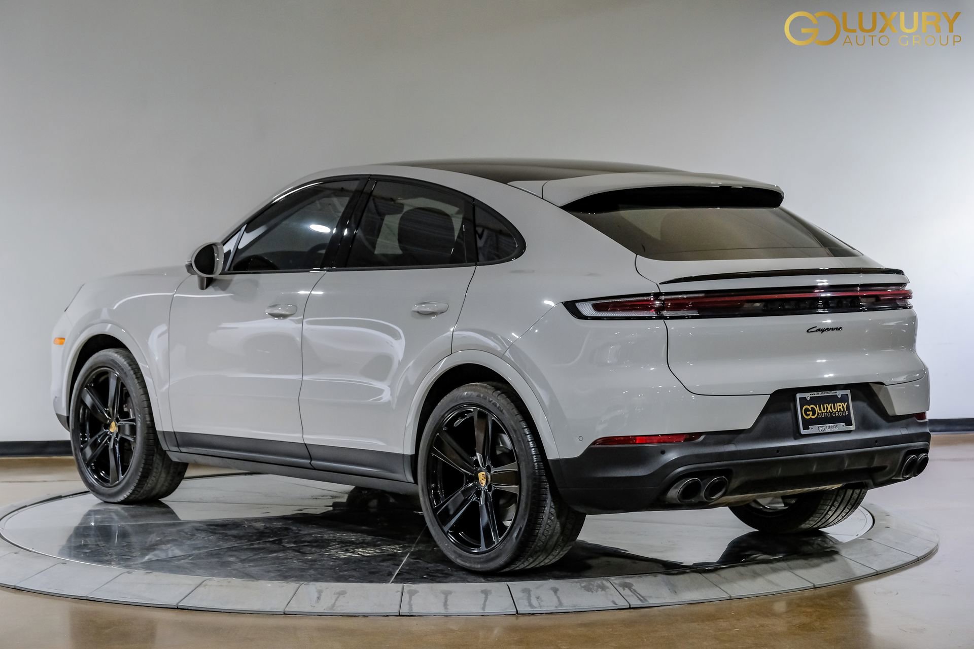 Used 2024 Porsche Cayenne Coupe image 12