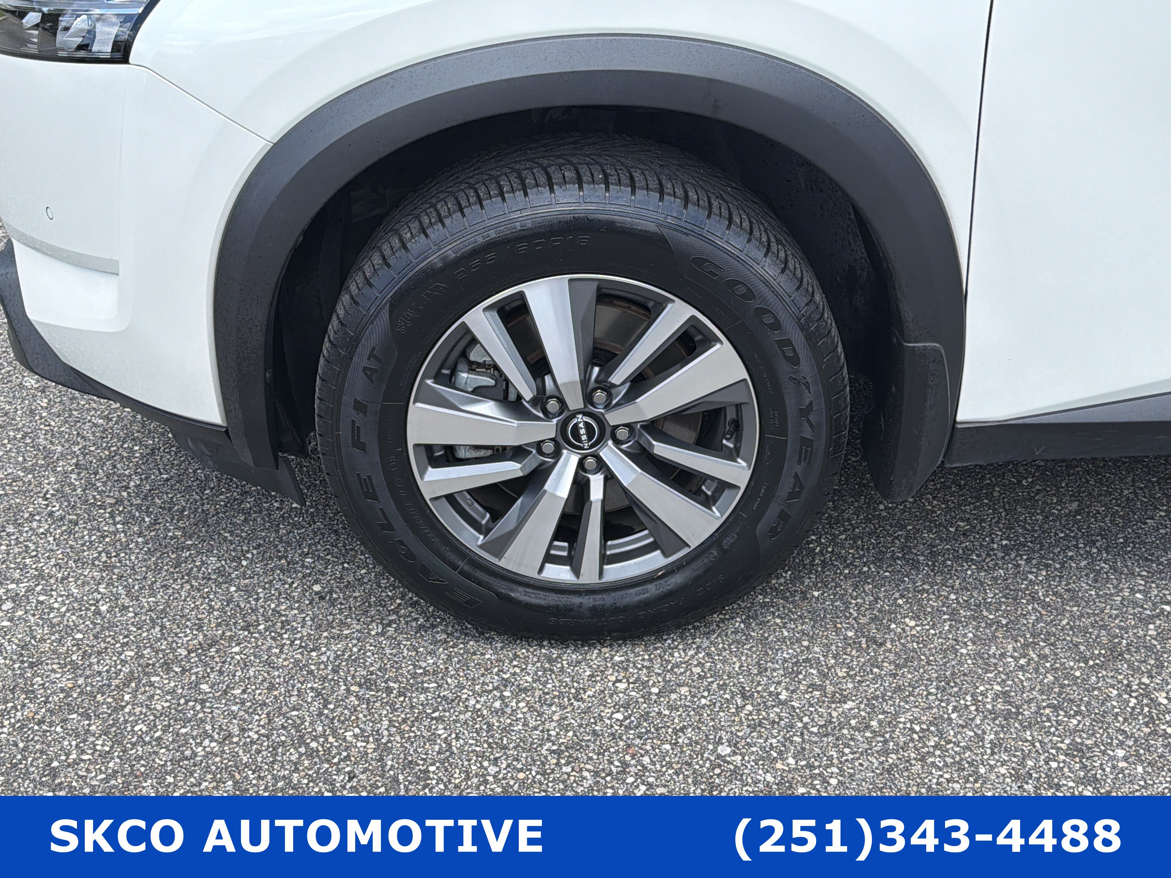 Used 2023 Nissan Pathfinder SL FWD image 9