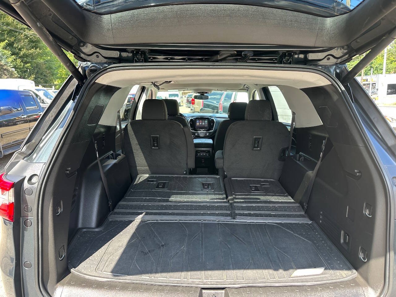 Used 2019 Chevrolet Traverse LT w/ LPO, Floor Liner Package AWD/4WD image 5