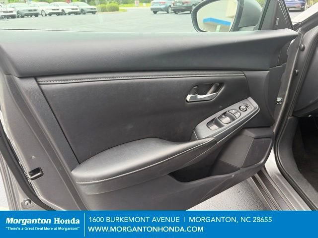 Used 2024 Nissan Sentra SV FWD image 11